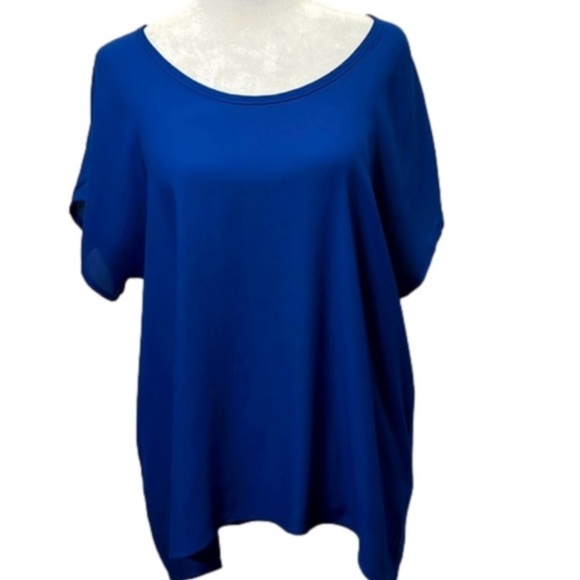 Beautiful blue scoop neck high low short sleeve blouse from LUSH - Picture 4 of 4